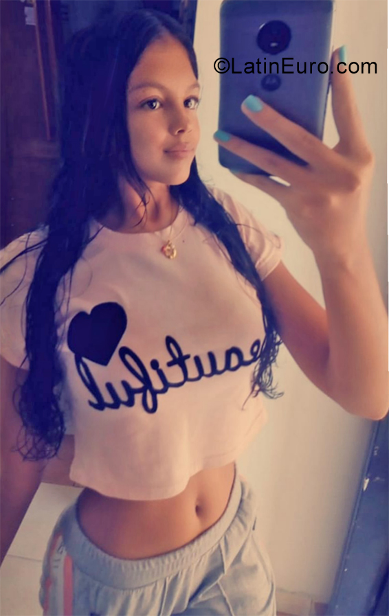 Date this happy Venezuela girl Daniela from Maracaibo VE2600