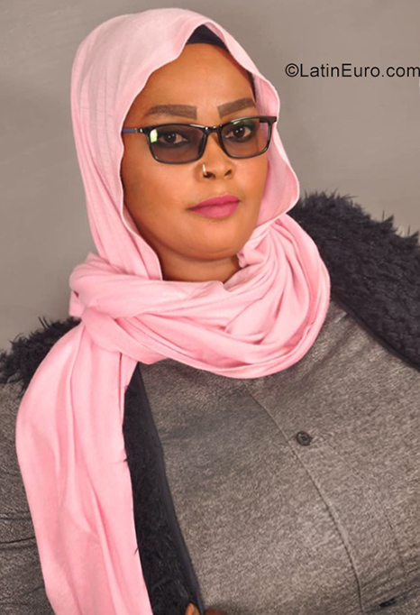 Date this foxy Sudan girl Nahida from Nyala SD35