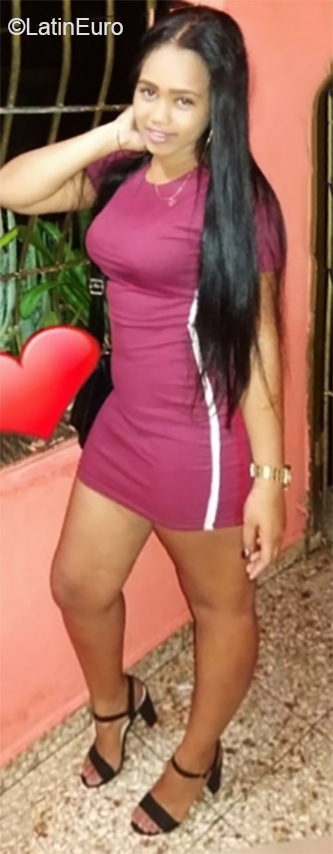 Date this voluptuous Dominican Republic girl Winifer from Santo Domingo DO35763