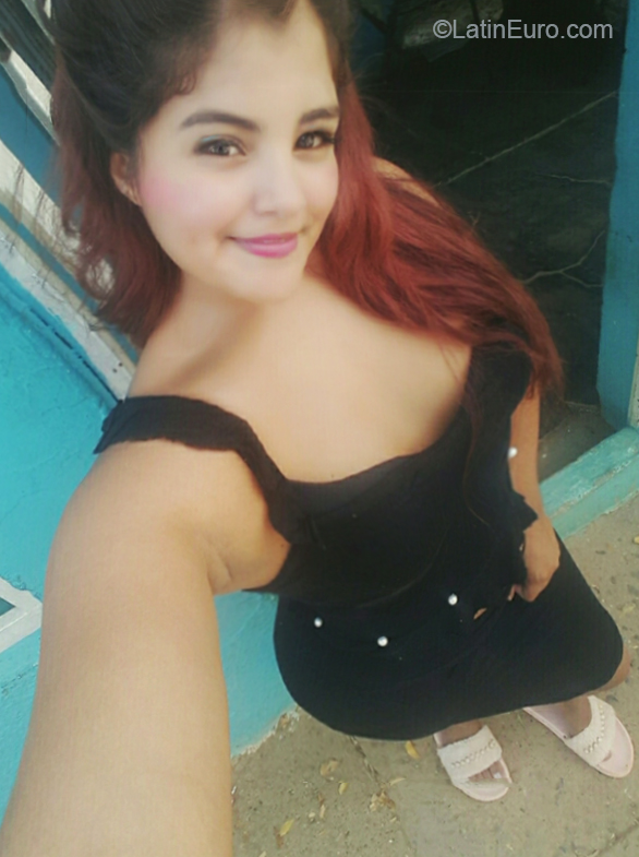Date this hot Venezuela girl Andrea from Falcon VE2642
