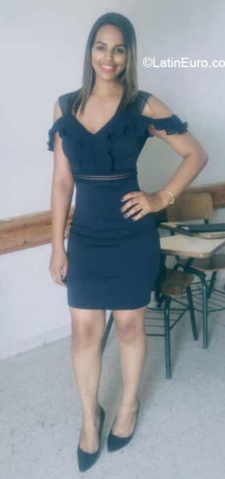 Date this athletic Dominican Republic girl Coral from San Francisco De Macoris DO35768