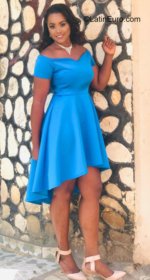 Date this foxy Colombia girl Johanny from San Cristobal CO25938