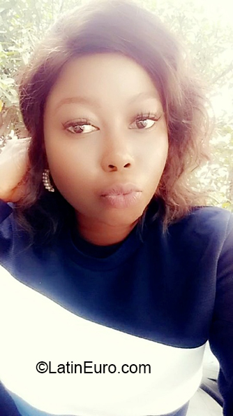 Date this athletic Cameroon girl Garence from Douala CM275