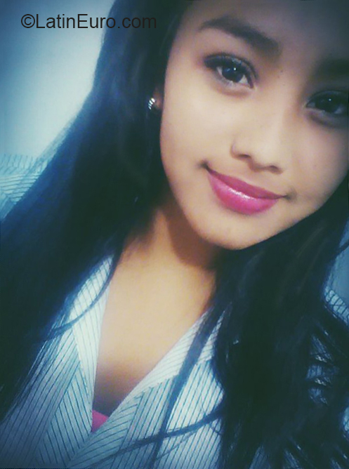 Date this tall Colombia girl Jennifer from Monteria CO25947