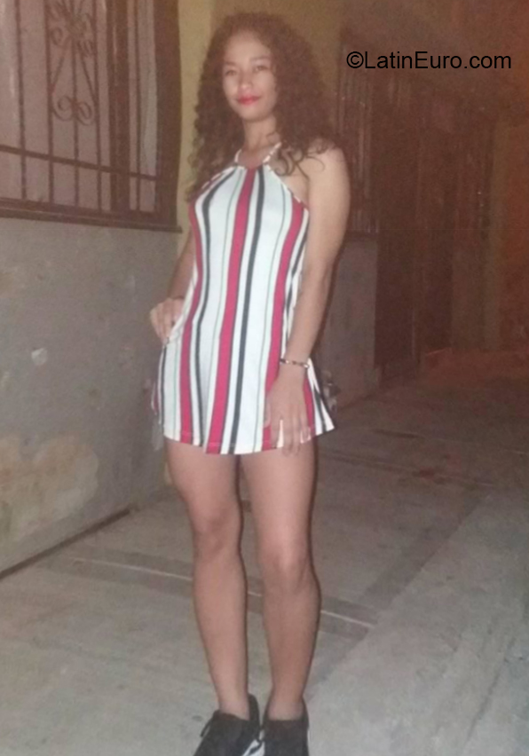 Date this funny Colombia girl Yuliana from Santa Marta CO25974