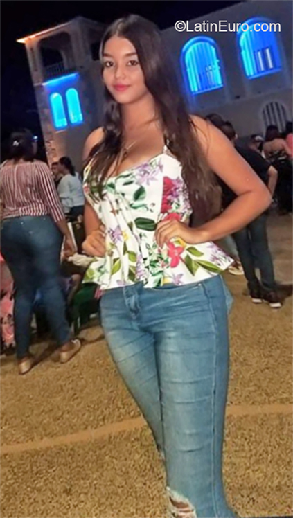Date this charming Colombia girl Marcela from Barranquilla CO25985