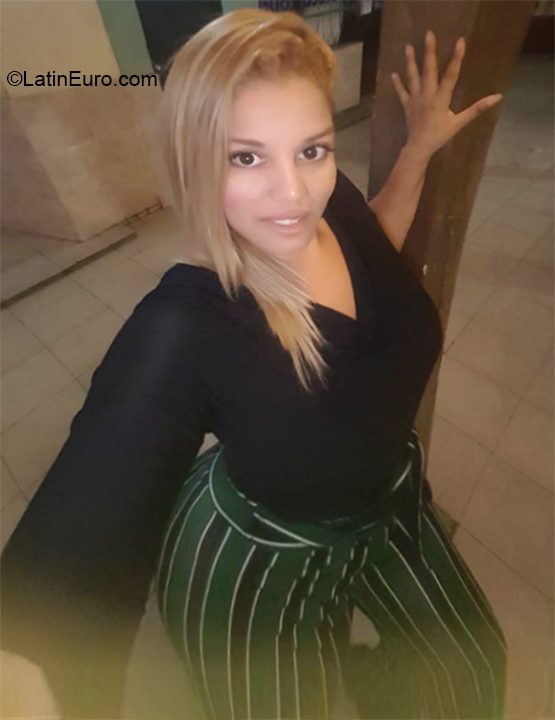 Date this stunning Cuba girl Day from Havana CU591