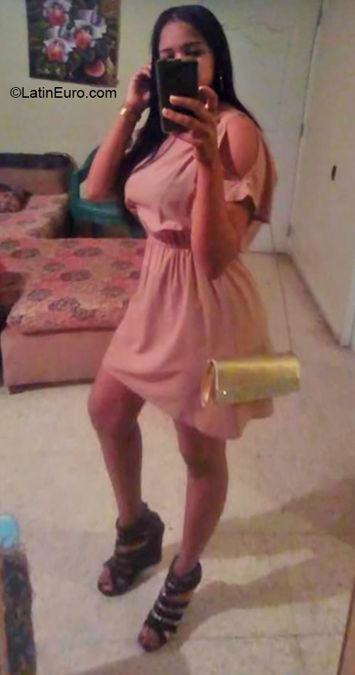 Date this georgeous Dominican Republic girl Milagros from Santo Domingo DO36034