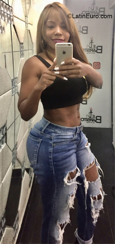 Date this exotic Dominican Republic girl Yakira from Santo Domingo DO36075