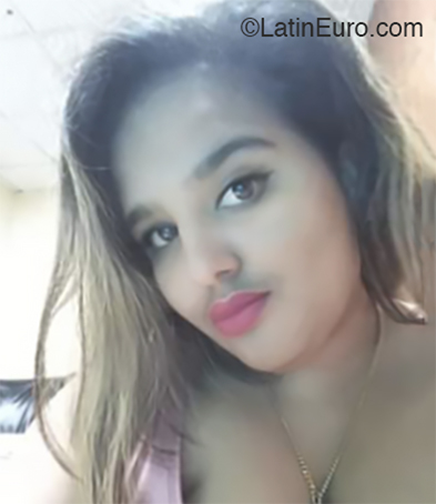 Date this stunning Cuba girl Karina from Havana CU597
