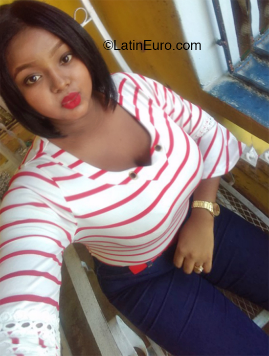 Date this sultry Dominican Republic girl Mariel from Santo Domingo DO36082