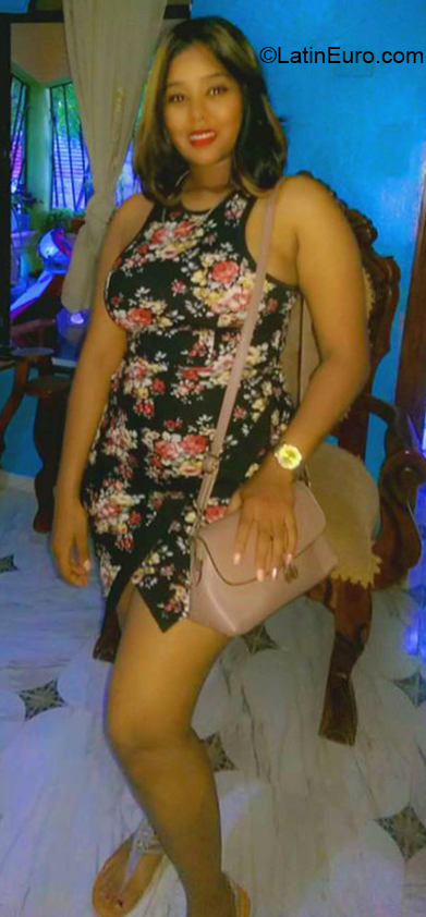 Date this fun Dominican Republic girl Coralie from Santo Domingo DO36097