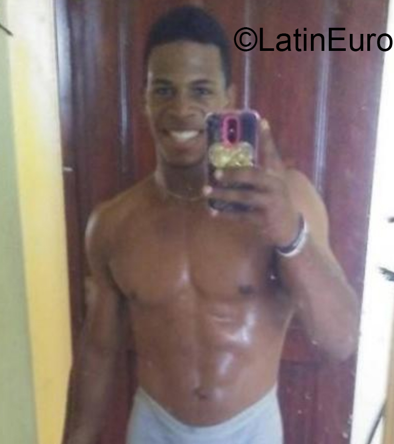 Date this fun Dominican Republic man Juan from Santo Domingo DO36131