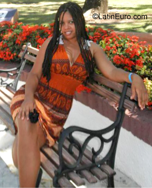 Date this attractive Dominican Republic girl Yoli from Santo Domingo DO36136