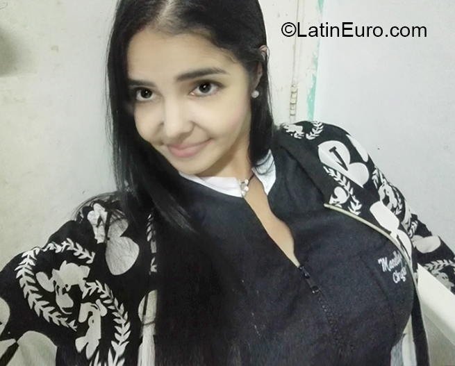 Date this passionate Venezuela girl Mare from Caracas VE2718