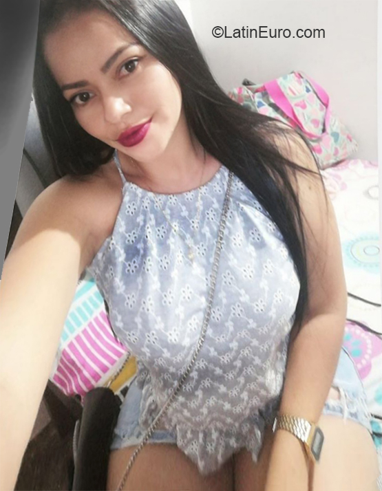 Date this athletic Colombia girl Yasmin from Medellin CO26126