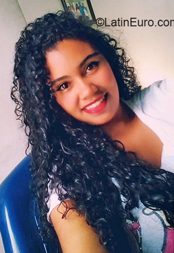 Date this hard body Colombia girl Daniela from Armenia CO26130