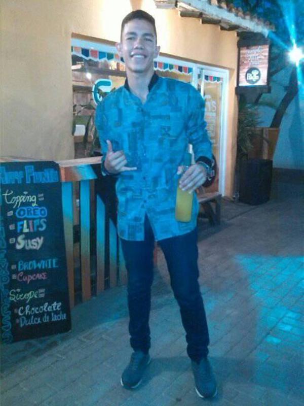 Date this nice looking Venezuela man Alexander from Barcelona VE2741