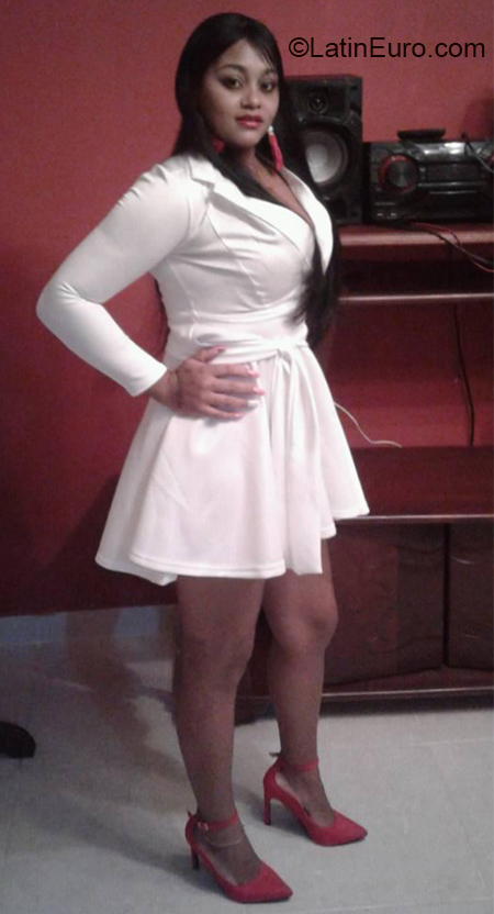 Date this beautiful Dominican Republic girl Cinthia from Santo Domingo DO36289