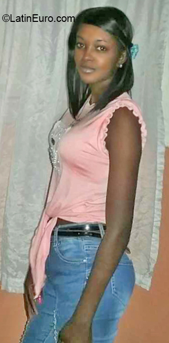 Date this cute Dominican Republic girl Dari from Santiago Rodriguez DO36315