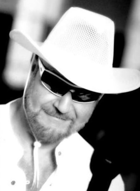 Date this foxy Canada man Val from Toronto CA820