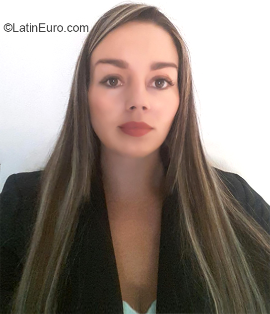 Date this sultry Colombia girl Yuri from Pereira CO26217