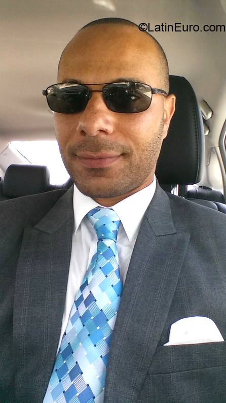 Date this stunning United States man Sam from Santa Barbara US20418