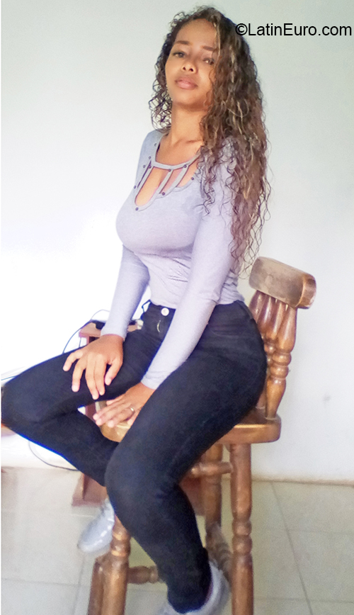 Date this gorgeous Venezuela girl Heidy from Caracas VE2762