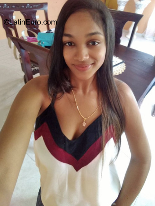 Date this good-looking Dominican Republic girl Esmeraly from Santo Domingo DO36446