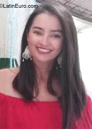 Date this nice looking Colombia girl Daniela from Pitalito CO26672