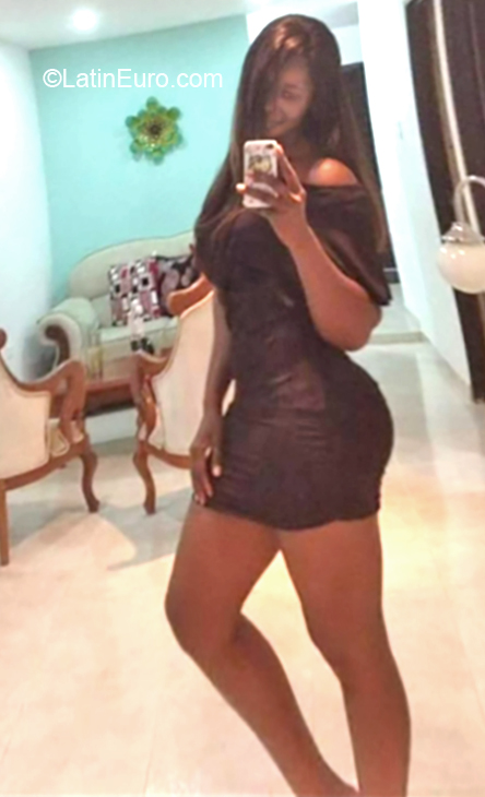 Date this tall Colombia girl Nana from Cali CO26283