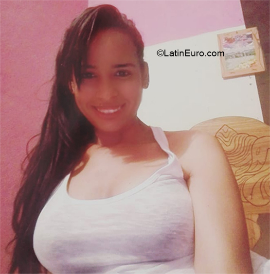 Date this voluptuous Venezuela girl Maria from Puerto Ordaz VE2798