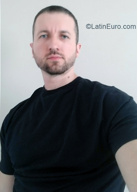 Date this stunning Canada man Daniel from Sherbrooke CA823