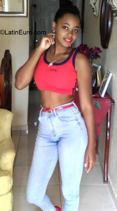 Date this athletic Dominican Republic girl Mariela from Santo Domingo DO36641