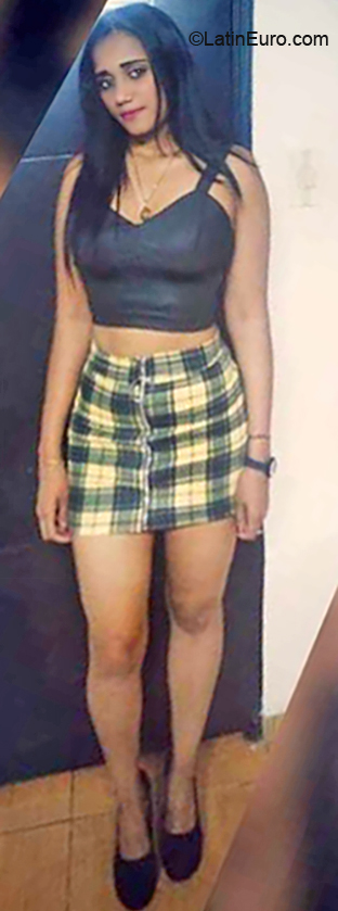 Date this hard body Colombia girl Luciana from Bogota CO27099