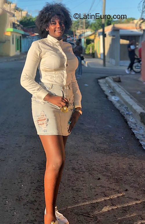 Date this hot Dominican Republic girl Yovana from La Romana DO36784