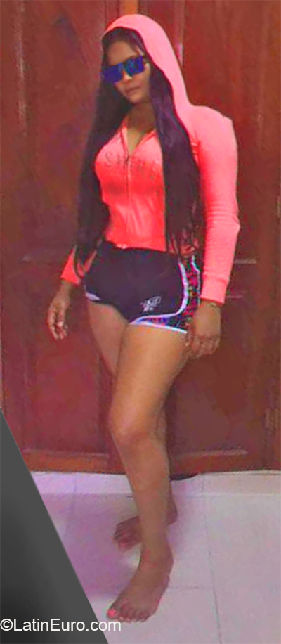 Date this hot Dominican Republic girl Isa rosee from Santo Domingo DO36790