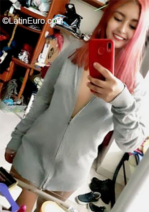 Date this good-looking Colombia girl Johana from Ibaque CO26410