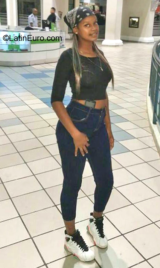 Date this hot Dominican Republic girl Claudia from Santo Domingo DO36807