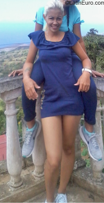 Date this happy Venezuela girl Fraimar from Caracas VE2854