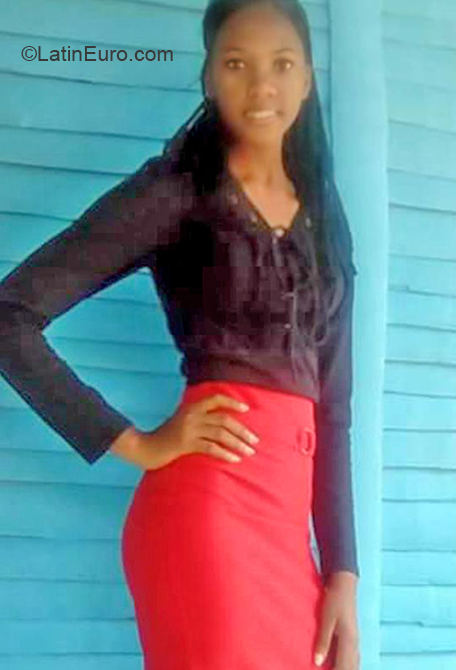 Date this hard body Dominican Republic girl Yoelina from Monte Plata DO36872