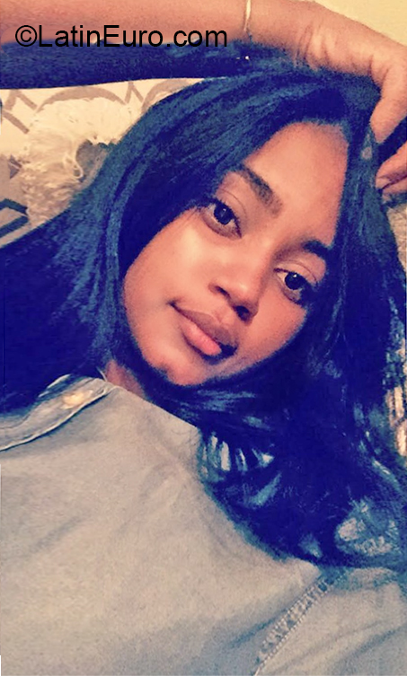 Date this voluptuous Dominican Republic girl Thalia from Santo Domingo DO36888
