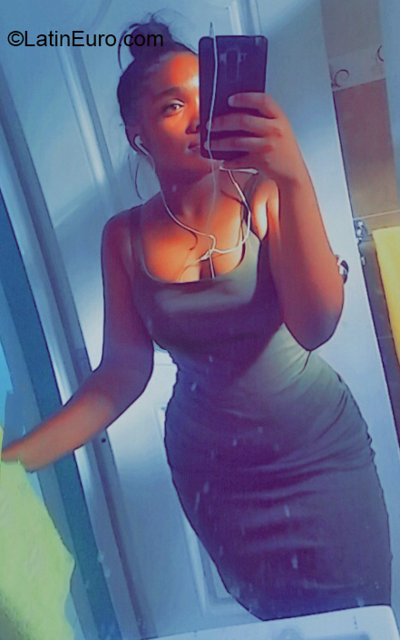 Date this passionate Dominican Republic girl Orlanis from Santo Domingo DO36895
