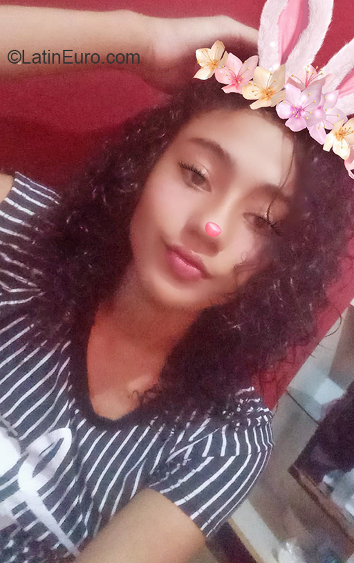 Date this hot Brazil girl Yasmin from Sao Paulo BR11003