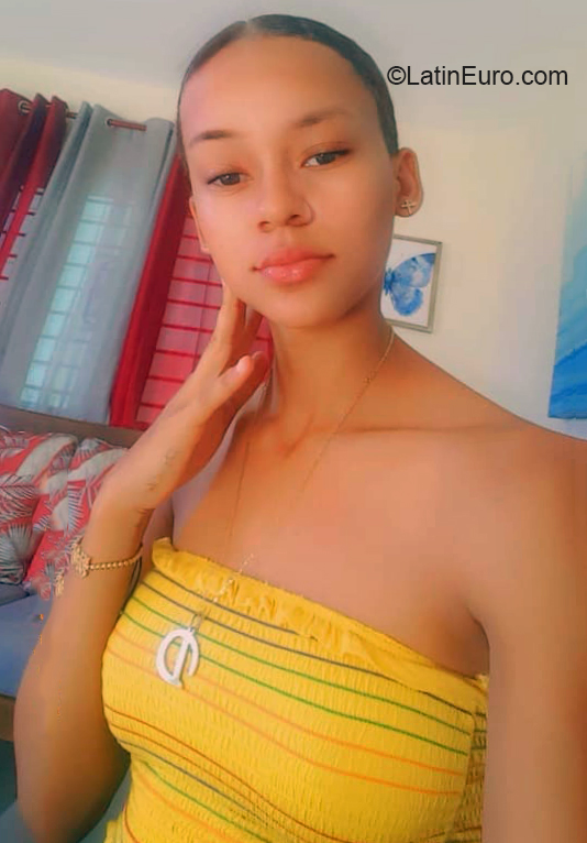 Date this beautiful Dominican Republic girl Oireiny from Jarabacoa DO36927