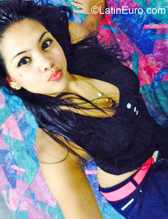 Date this nice looking Dominican Republic girl Darlenis from Santiago DO36929