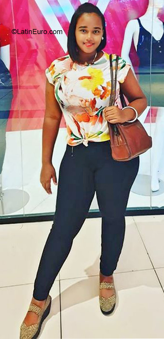 Date this nice looking Dominican Republic girl Jasmileidy from Barahona DO36932