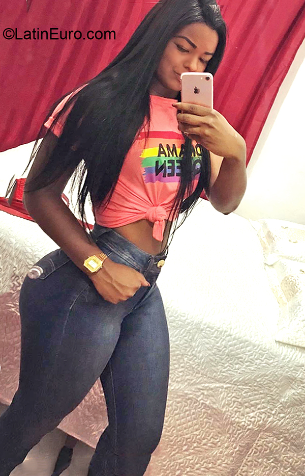 Date this passionate Brazil girl Thais from Rio de Janeiro BR11006