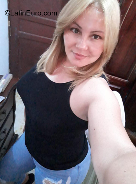 Date this lovely Dominican Republic girl Evelyn from Santiago DO36974