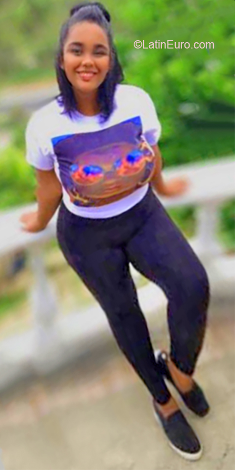 Date this sultry Dominican Republic girl Alexandra from Santiago DO36996